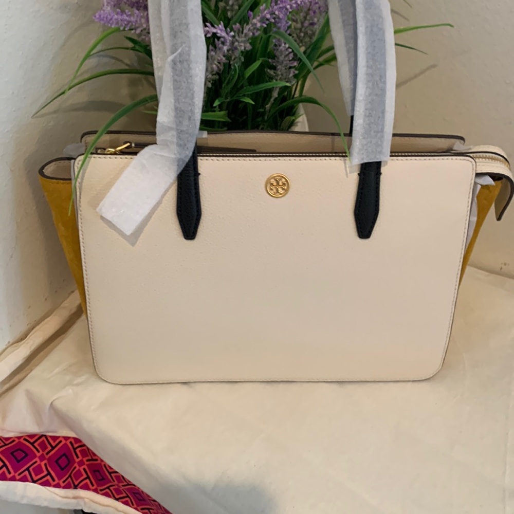 Tory Burch Robinson Colorblock Small Leather Tote
TORY BURCH - Picture 12 of 16